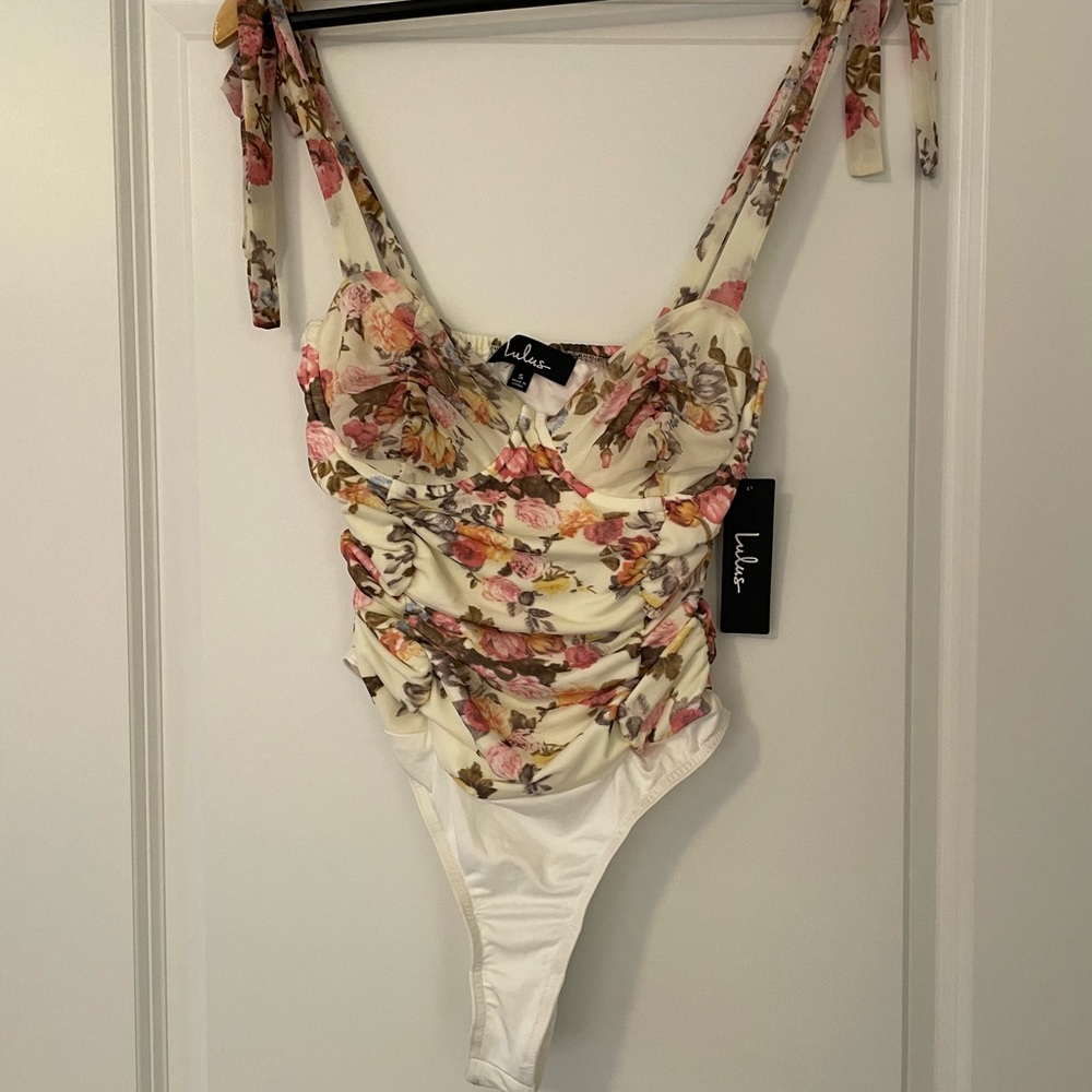 Lulu's Floral Print Bodysuit in Cream and Pink NWT! - Picture 3 of 11